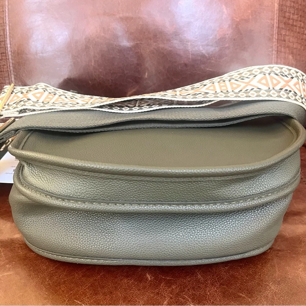 Vegan Leather Chloe Tribal Messenger & Crossbody Bag With Interchangeable Straps - Picture 4 of 6